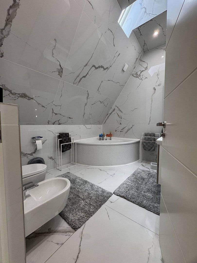Pronájem bytu 4+1 170 m², Kirchberg 5, Breitenbrunn, Bavorsko Pronájem bytu 4+1 170 m², Kirchberg 5, Breitenbrunn, Bavorsko