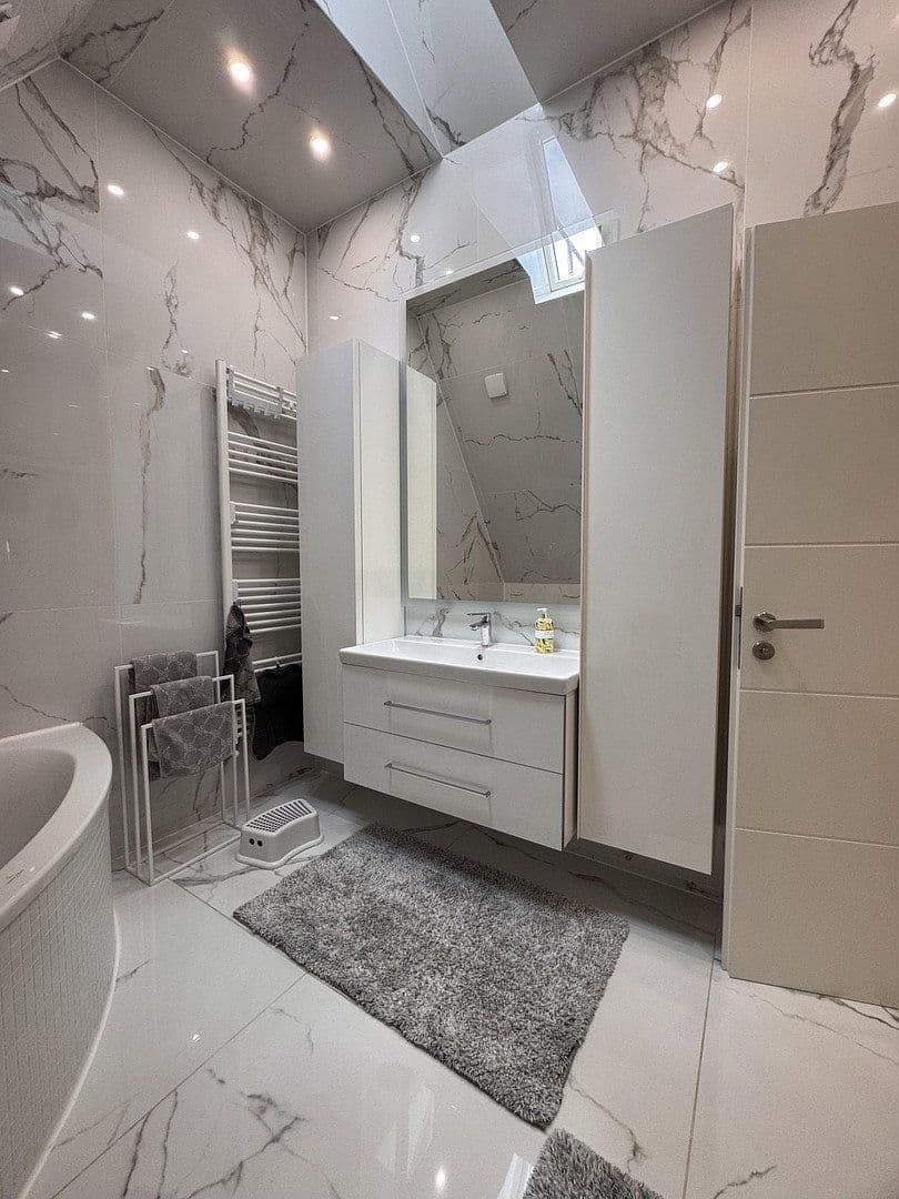 Pronájem bytu 4+1 170 m², Kirchberg 5, Breitenbrunn, Bavorsko Pronájem bytu 4+1 170 m², Kirchberg 5, Breitenbrunn, Bavorsko