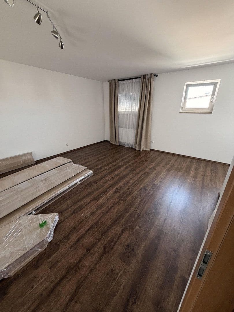 Pronájem domu 165 m², pozemek 165 m², Marsweg 20, Feucht, Bavorsko Pronájem domu 165 m², pozemek 165 m², Marsweg 20, Feucht, Bavorsko