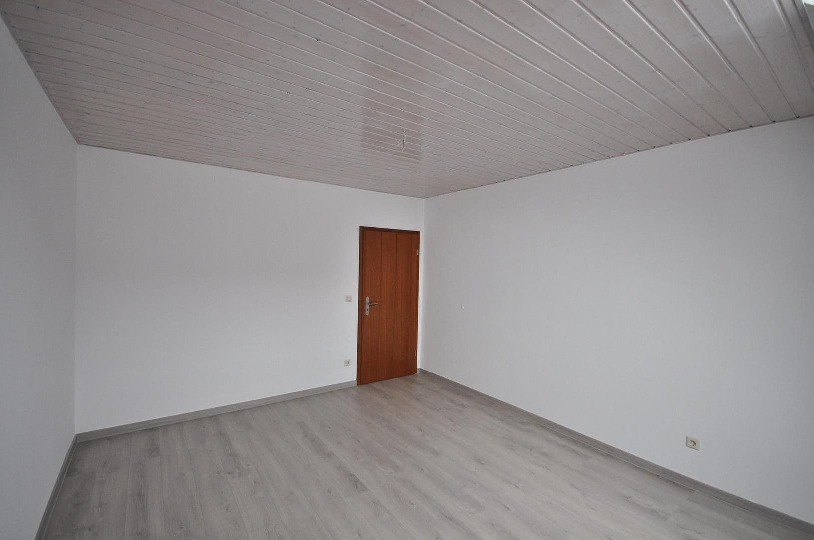 Pronájem bytu 3+1 80 m², Händelstraße 2, Wilkau-Haßlau, Sasko Pronájem bytu 3+1 80 m², Händelstraße 2, Wilkau-Haßlau, Sasko