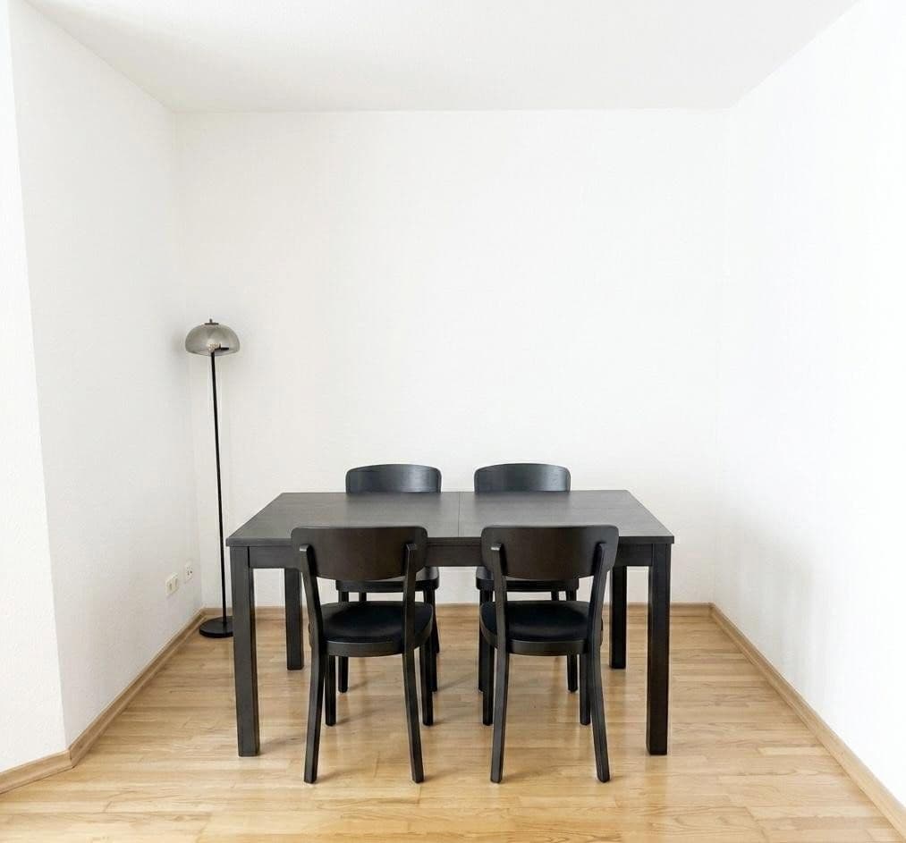 Pronájem bytu 3+1 63 m², Stuttgart, Bádensko-Württembersko Pronájem bytu 3+1 63 m², Stuttgart, Bádensko-Württembersko