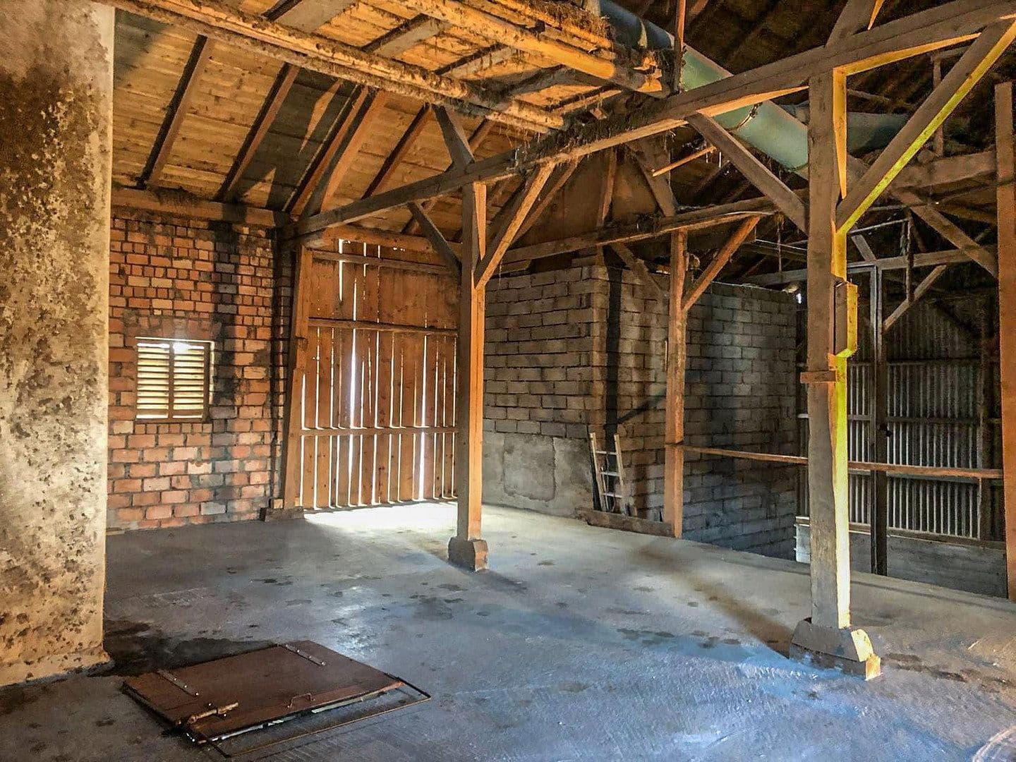 Pronájem garáže 228 m², Vogtareuth, Bavorsko Pronájem garáže 228 m², Vogtareuth, Bavorsko