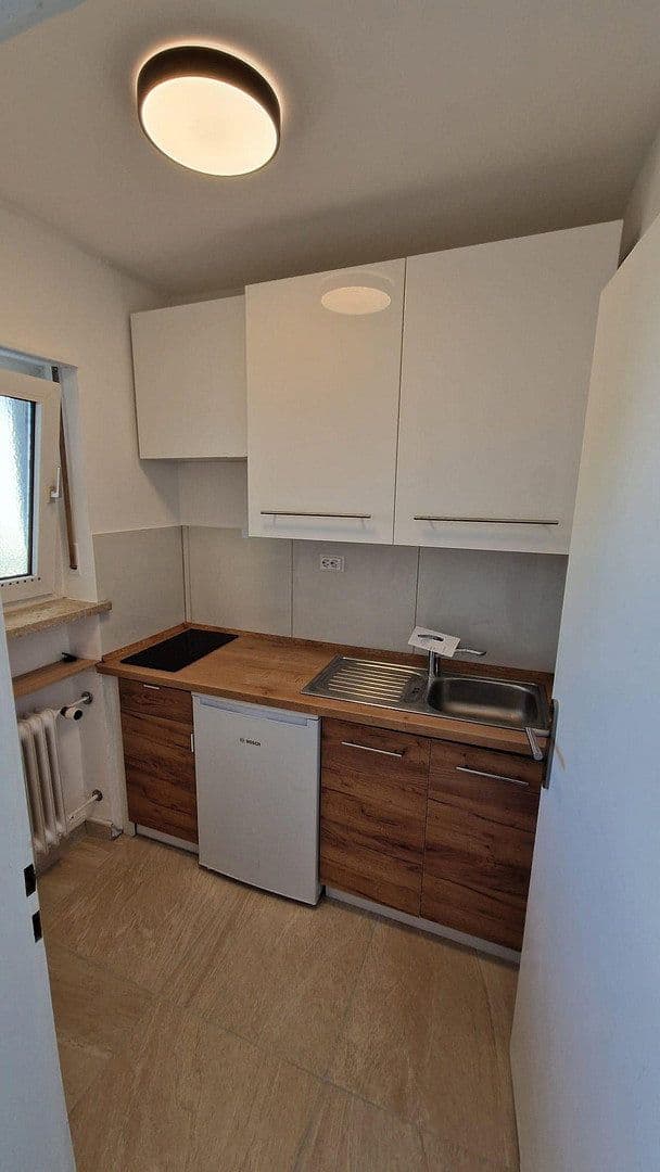 Pronájem bytu 1+1 30 m², Ampfingstrasse, München, Bavorsko Pronájem bytu 1+1 30 m², Ampfingstrasse, München, Bavorsko