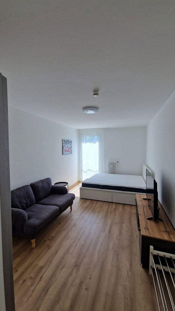 Pronájem bytu 1+1 30 m², Ampfingstrasse, München, Bavorsko Pronájem bytu 1+1 30 m², Ampfingstrasse, München, Bavorsko