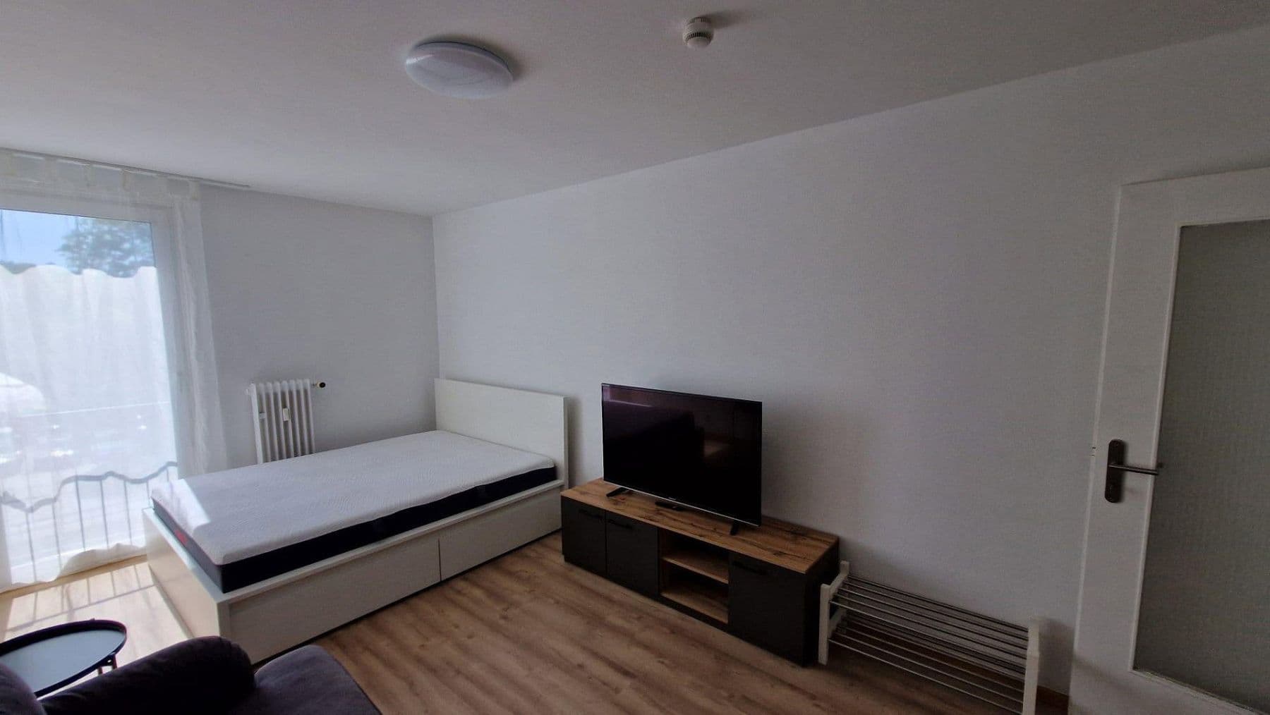 Pronájem bytu 1+1 30 m², Ampfingstrasse, München, Bavorsko Pronájem bytu 1+1 30 m², Ampfingstrasse, München, Bavorsko