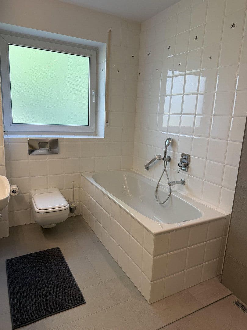 Pronájem bytu 3+1 110 m², Bergisch Gladbach, Severní Porýní-Vestfálsko Pronájem bytu 3+1 110 m², Bergisch Gladbach, Severní Porýní-Vestfálsko
