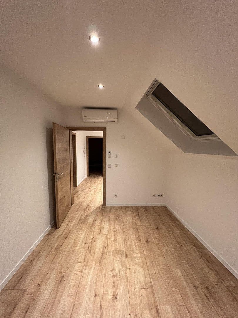 Pronájem bytu 5+1 128 m², Dorfbrunnenstraße 32, Wörth am Rhein, Porýní-Falc Pronájem bytu 5+1 128 m², Dorfbrunnenstraße 32, Wörth am Rhein, Porýní-Falc