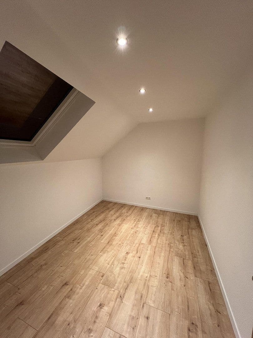 Pronájem bytu 5+1 128 m², Dorfbrunnenstraße 32, Wörth am Rhein, Porýní-Falc Pronájem bytu 5+1 128 m², Dorfbrunnenstraße 32, Wörth am Rhein, Porýní-Falc