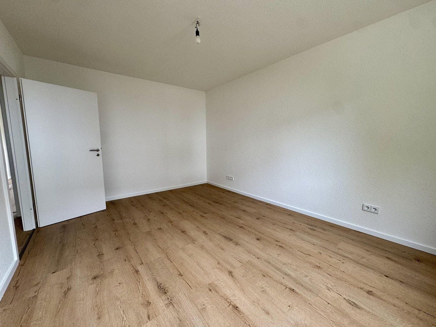 Pronájem bytu 2+1 58 m², Hauberrisserstraße 25, Wiesbaden, Hessen Pronájem bytu 2+1 58 m², Hauberrisserstraße 25, Wiesbaden, Hessen