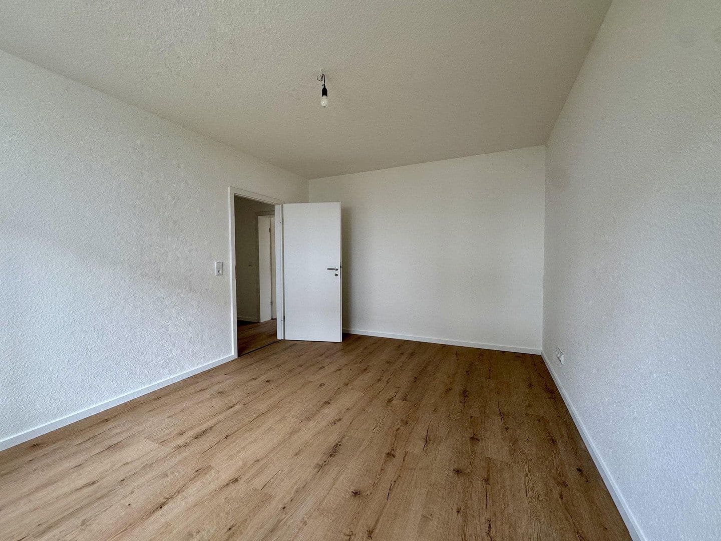 Pronájem bytu 2+1 58 m², Hauberrisserstraße 25, Wiesbaden, Hessen Pronájem bytu 2+1 58 m², Hauberrisserstraße 25, Wiesbaden, Hessen