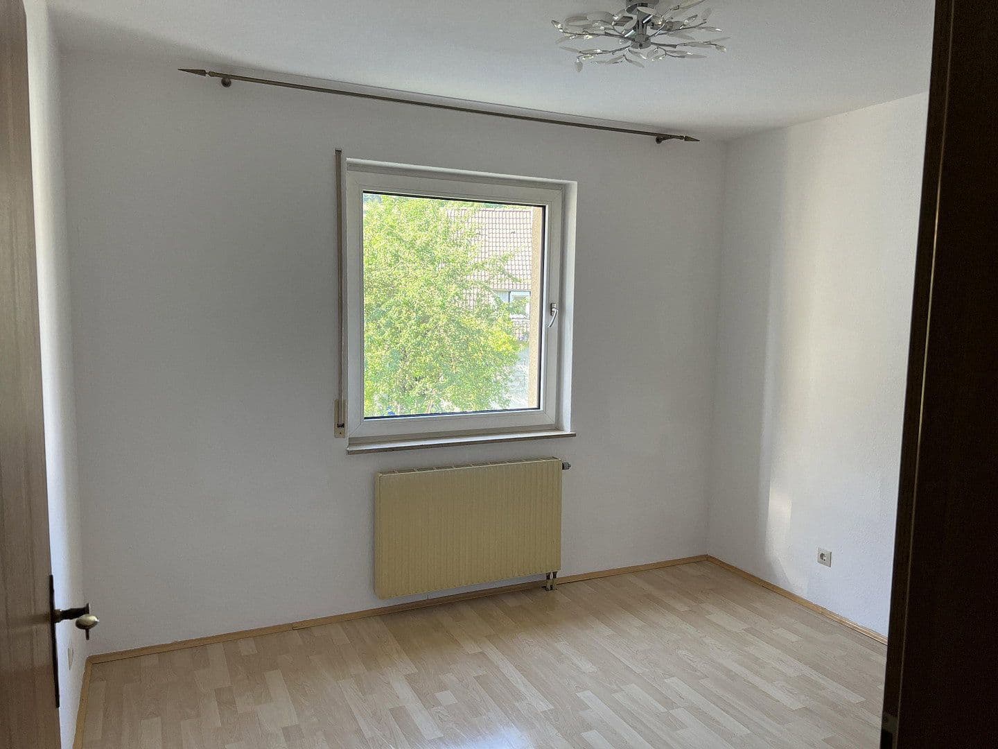 Pronájem bytu 4+1 85 m², Schwäbisch Gmünd, Bádensko-Württembersko Pronájem bytu 4+1 85 m², Schwäbisch Gmünd, Bádensko-Württembersko