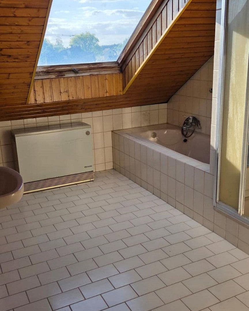 Prodej domu 280 m², pozemek 898 m², Hambrücken, Bádensko-Württembersko Prodej domu 280 m², pozemek 898 m², Hambrücken, Bádensko-Württembersko