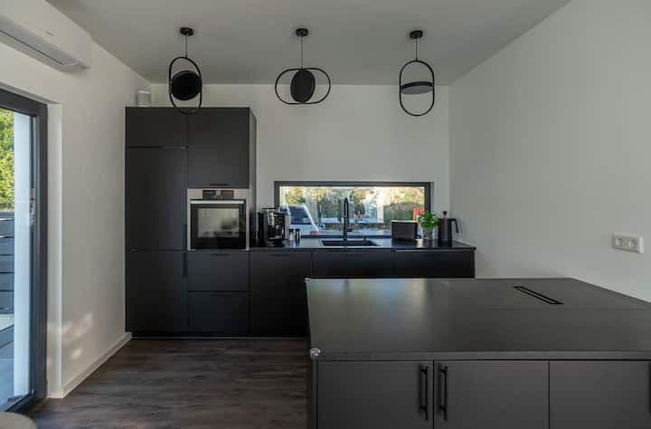 Prodej domu 180 m², pozemek 313 m², Hainweg 4/70, Neukieritzsch, Sasko Prodej domu 180 m², pozemek 313 m², Hainweg 4/70, Neukieritzsch, Sasko