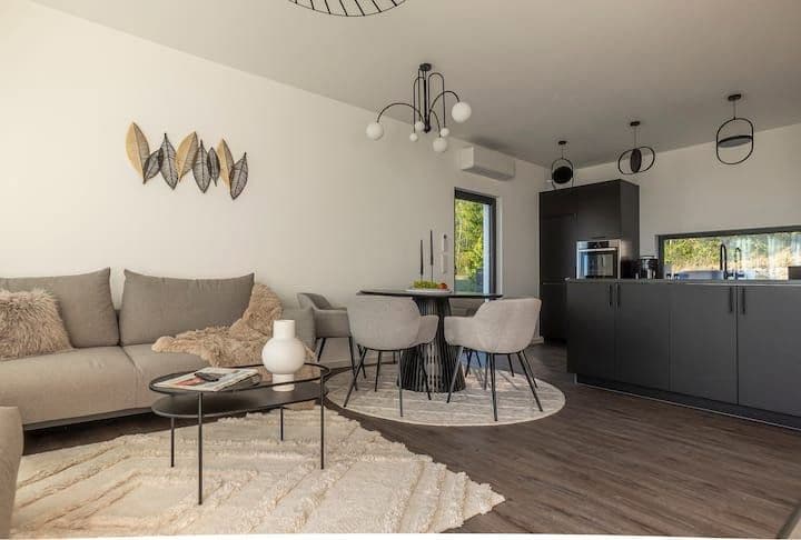 Prodej domu 180 m², pozemek 313 m², Hainweg 4/70, Neukieritzsch, Sasko Prodej domu 180 m², pozemek 313 m², Hainweg 4/70, Neukieritzsch, Sasko