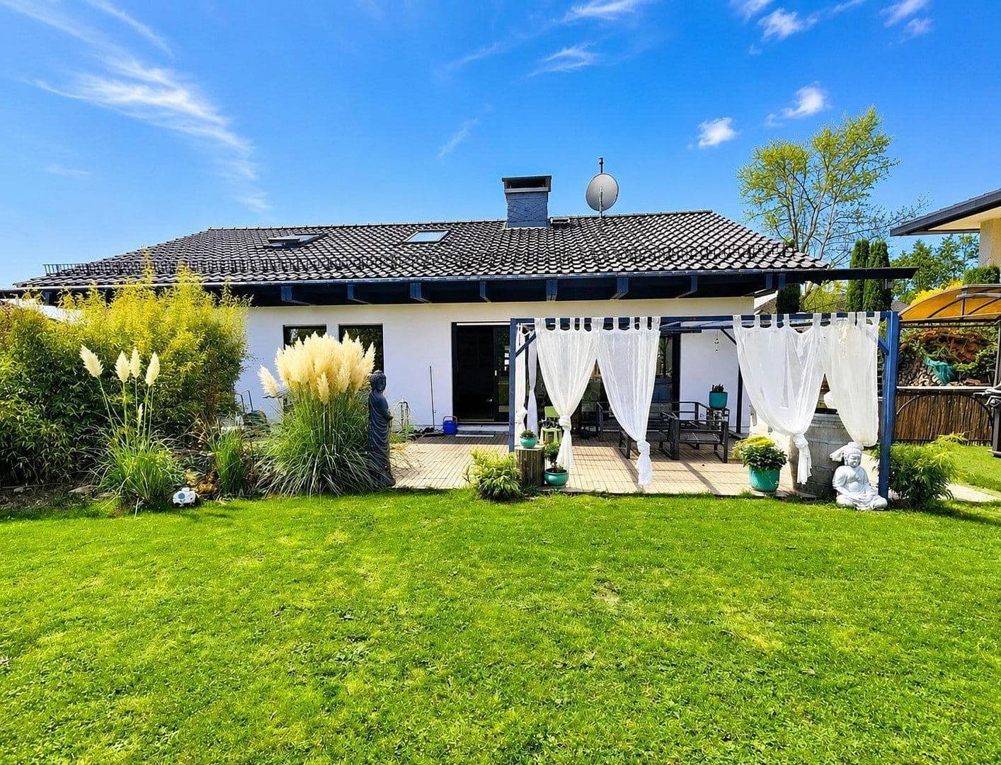 Prodej domu 123 m², pozemek 780 m², Nibelungenstraße 15, Taunusstein, Hessen Prodej domu 123 m², pozemek 780 m², Nibelungenstraße 15, Taunusstein, Hessen