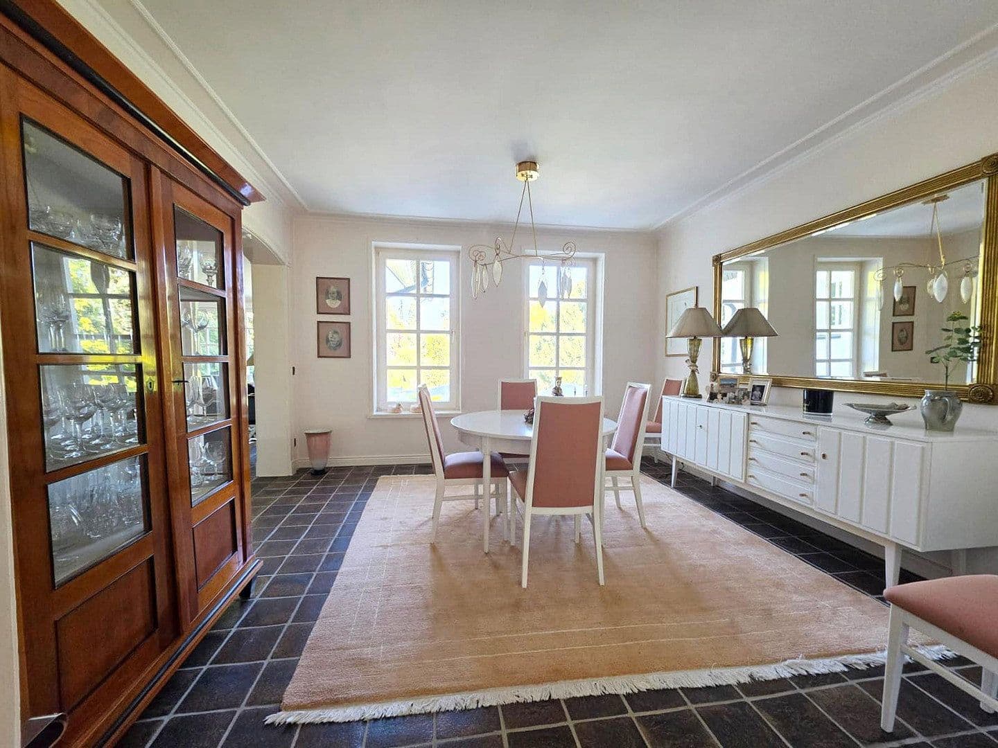 Prodej domu 254 m², pozemek 2.001 m², Kevelaer, Severní Porýní-Vestfálsko Prodej domu 254 m², pozemek 2.001 m², Kevelaer, Severní Porýní-Vestfálsko