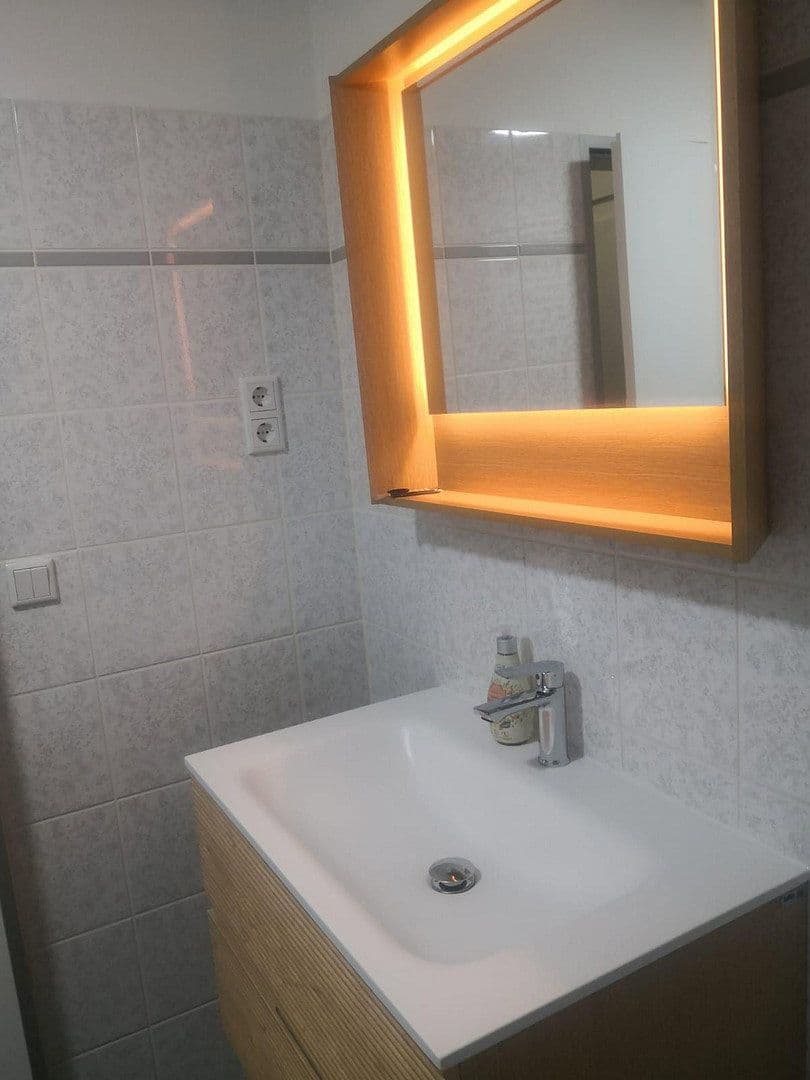 Pronájem bytu 1+1 35 m², Mittelstr. 3, Burscheid, Severní Porýní-Vestfálsko Pronájem bytu 1+1 35 m², Mittelstr. 3, Burscheid, Severní Porýní-Vestfálsko