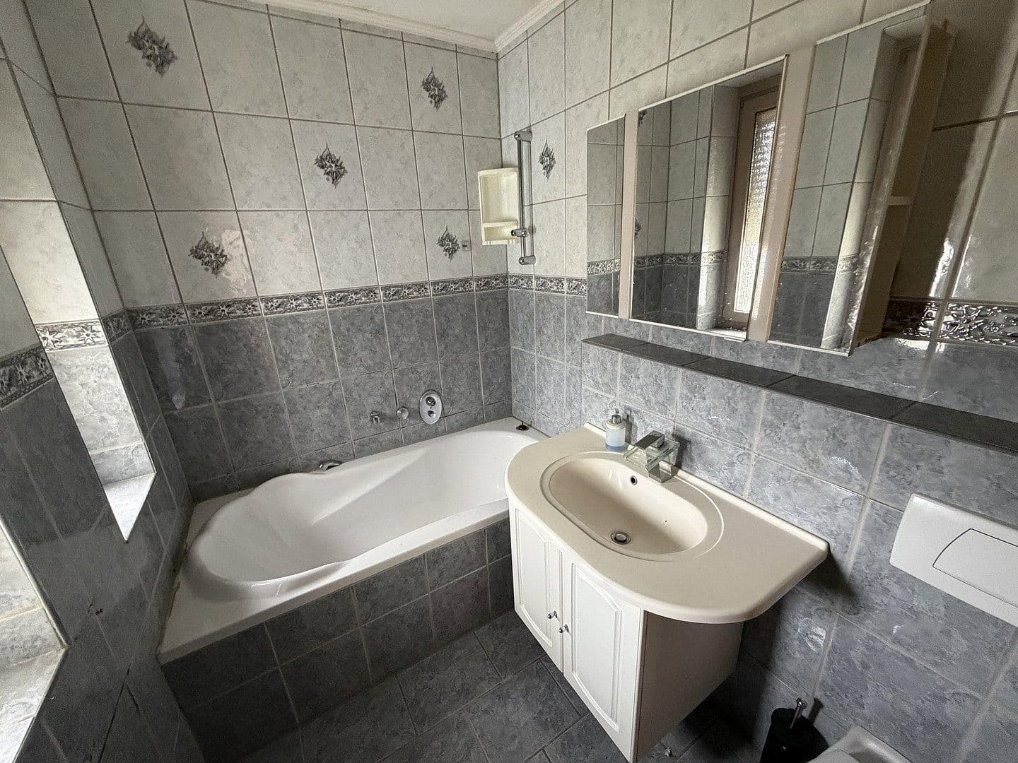 Prodej domu 221 m², pozemek 194 m², Nikolausstr. 1, Essen, Severní Porýní-Vestfálsko Prodej domu 221 m², pozemek 194 m², Nikolausstr. 1, Essen, Severní Porýní-Vestfálsko