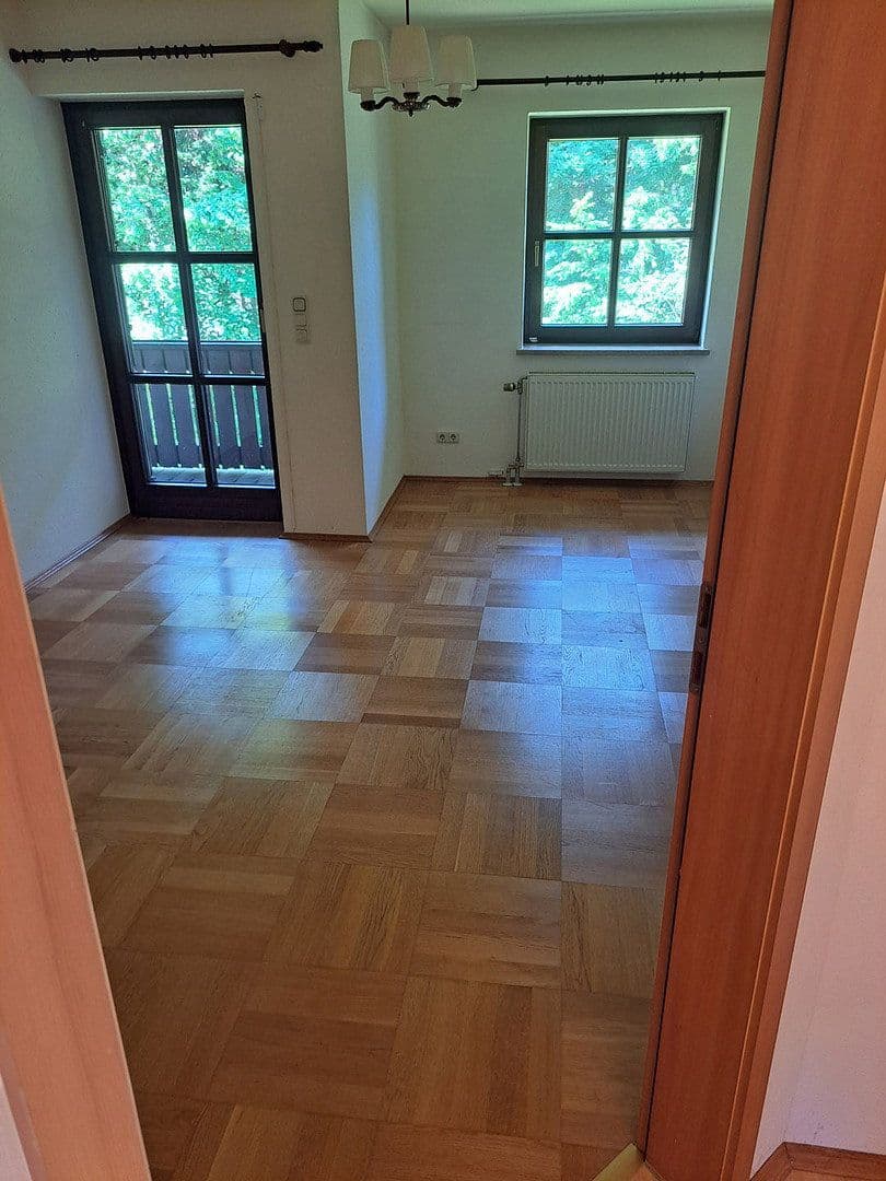 Prodej domu 268 m², pozemek 1.086 m², Ludwig-Ganghofer-Str. 36, Grünwald, Bavorsko Prodej domu 268 m², pozemek 1.086 m², Ludwig-Ganghofer-Str. 36, Grünwald, Bavorsko