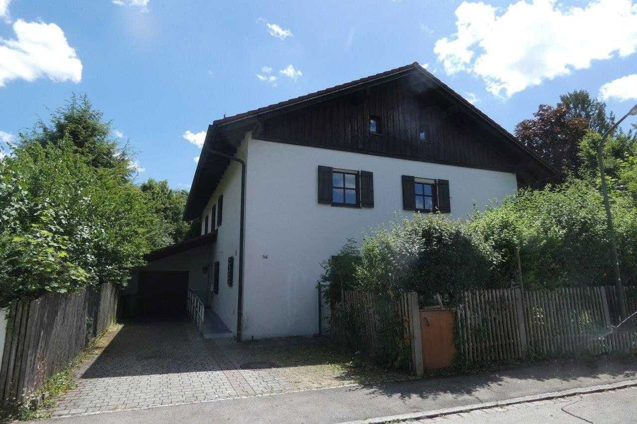 Prodej domu 268 m², pozemek 1.086 m², Ludwig-Ganghofer-Str. 36, Grünwald, Bavorsko Prodej domu 268 m², pozemek 1.086 m², Ludwig-Ganghofer-Str. 36, Grünwald, Bavorsko