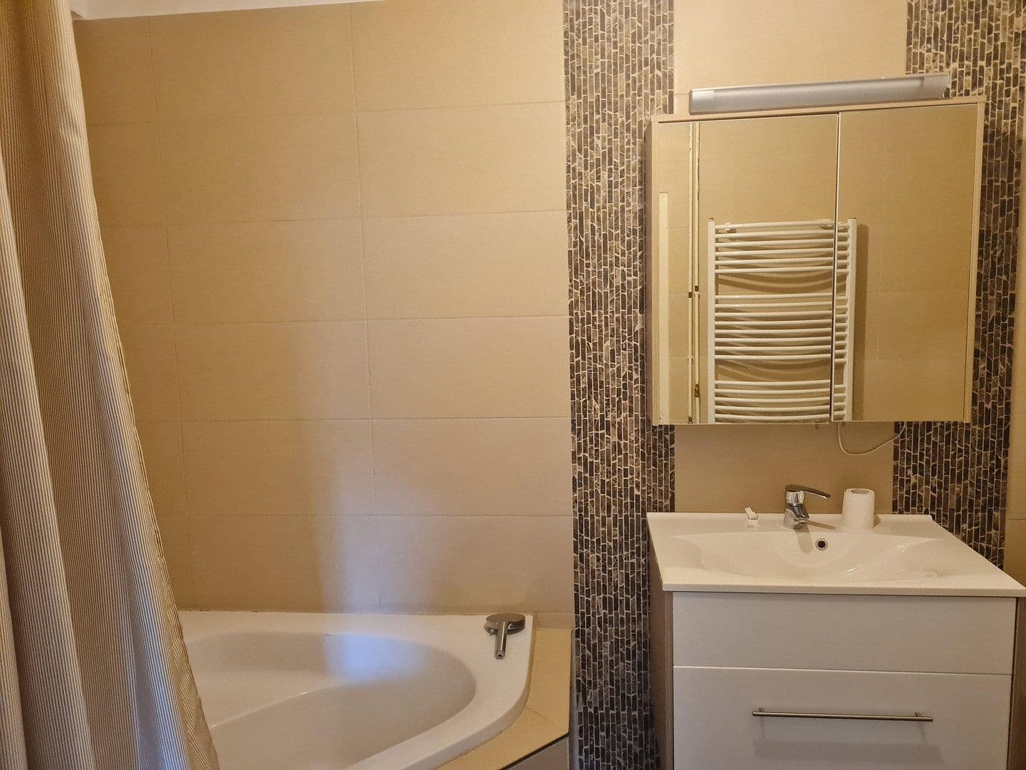 Pronájem bytu 3+1 90 m², Schieder-Schwalenberg, Severní Porýní-Vestfálsko Pronájem bytu 3+1 90 m², Schieder-Schwalenberg, Severní Porýní-Vestfálsko
