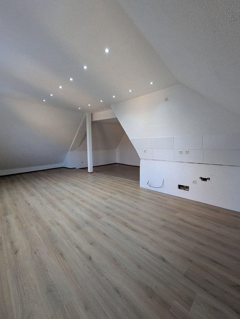 Pronájem bytu 3+1 90 m², Kleingartacher Straße 1, Schwaigern, Bádensko-Württembersko Pronájem bytu 3+1 90 m², Kleingartacher Straße 1, Schwaigern, Bádensko-Württembersko