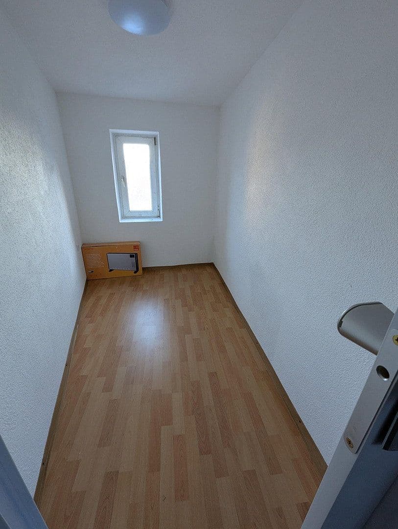 Pronájem bytu 3+1 90 m², Kleingartacher Straße 1, Schwaigern, Bádensko-Württembersko Pronájem bytu 3+1 90 m², Kleingartacher Straße 1, Schwaigern, Bádensko-Württembersko