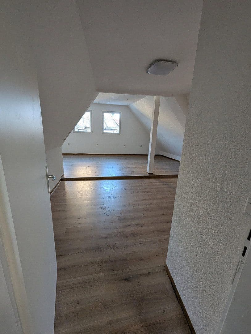 Pronájem bytu 3+1 90 m², Kleingartacher Straße 1, Schwaigern, Bádensko-Württembersko Pronájem bytu 3+1 90 m², Kleingartacher Straße 1, Schwaigern, Bádensko-Württembersko