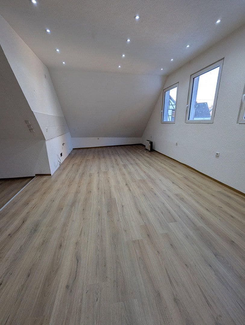 Pronájem bytu 3+1 90 m², Kleingartacher Straße 1, Schwaigern, Bádensko-Württembersko Pronájem bytu 3+1 90 m², Kleingartacher Straße 1, Schwaigern, Bádensko-Württembersko