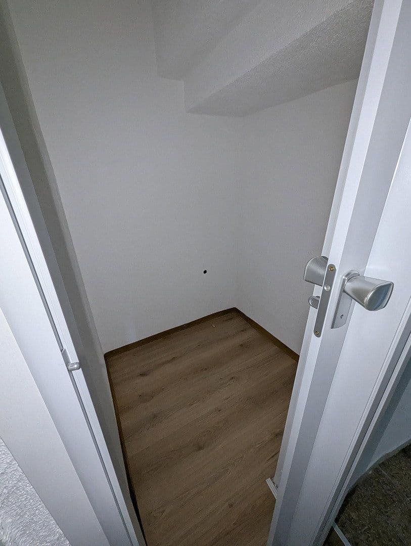 Pronájem bytu 3+1 90 m², Kleingartacher Straße 1, Schwaigern, Bádensko-Württembersko Pronájem bytu 3+1 90 m², Kleingartacher Straße 1, Schwaigern, Bádensko-Württembersko