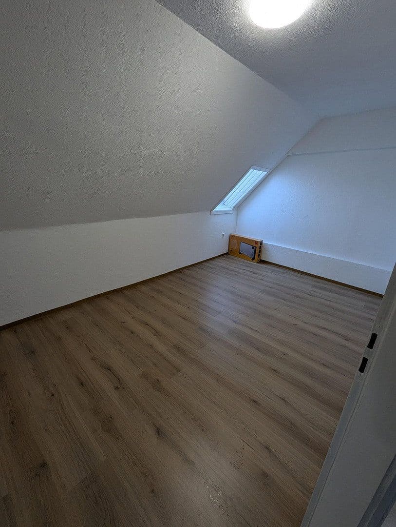 Pronájem bytu 3+1 90 m², Kleingartacher Straße 1, Schwaigern, Bádensko-Württembersko Pronájem bytu 3+1 90 m², Kleingartacher Straße 1, Schwaigern, Bádensko-Württembersko