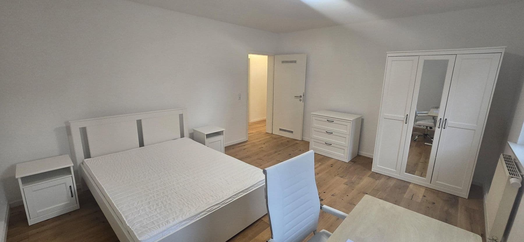 Pronájem bytu 1+1 38 m², Duisburgerstraße 26, Stuttgart, Bádensko-Württembersko Pronájem bytu 1+1 38 m², Duisburgerstraße 26, Stuttgart, Bádensko-Württembersko