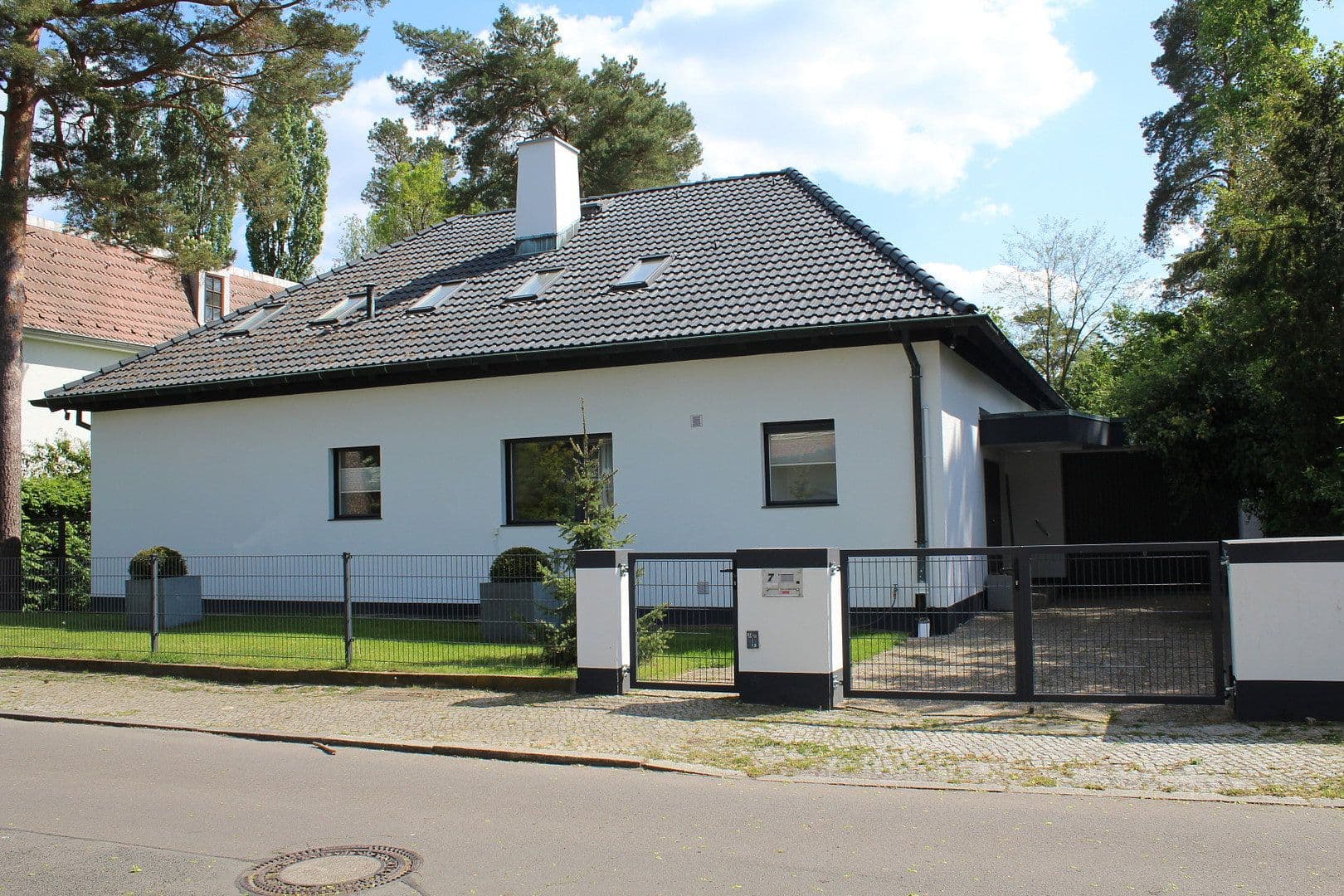 Pronájem domu 275 m², pozemek 1.000 m², Berlin, Berlín Pronájem domu 275 m², pozemek 1.000 m², Berlin, Berlín