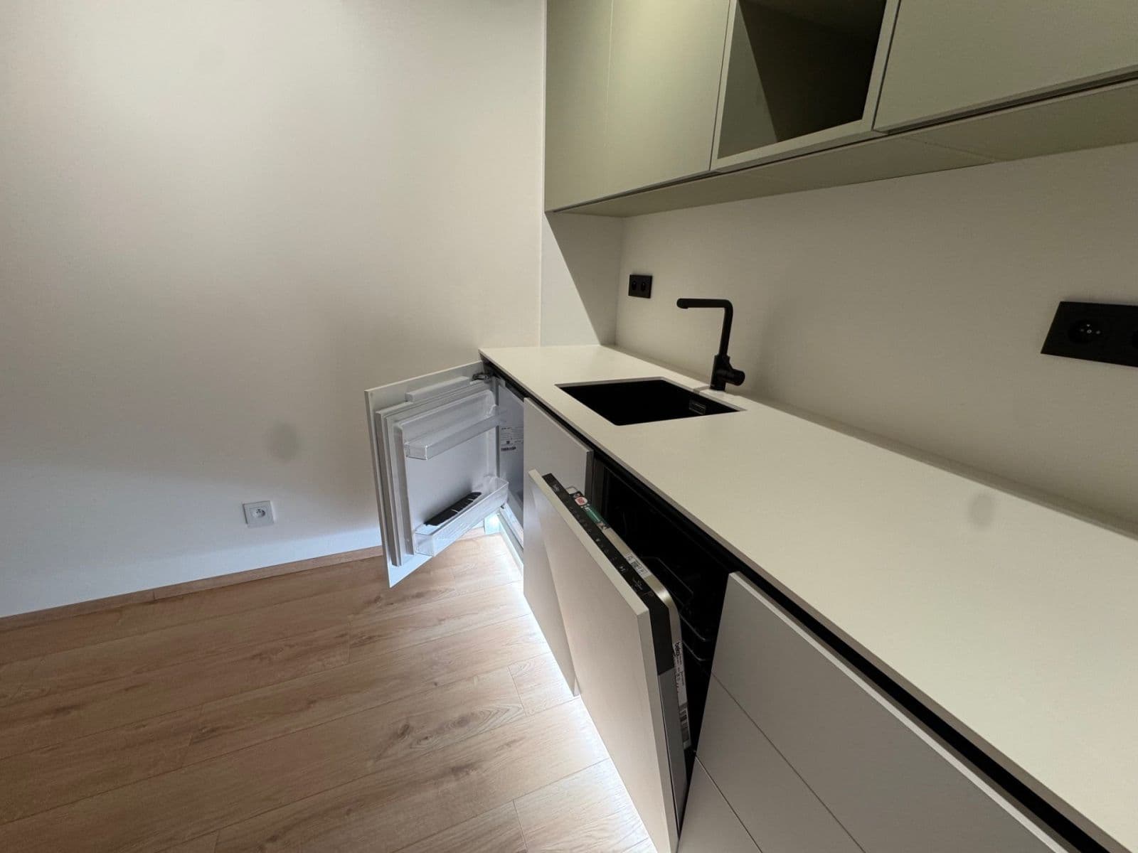 Pronájem bytu 1+kk 33 m², Strančická, Praha, Praha Pronájem bytu 1+kk 33 m², Strančická, Praha, Praha