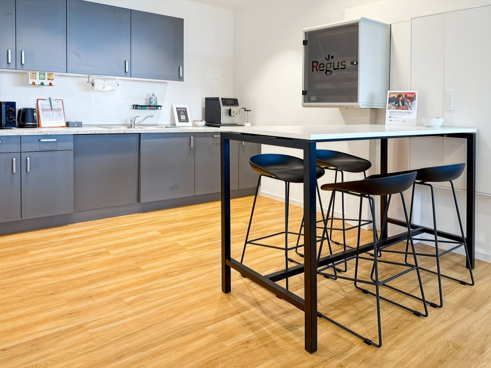 Pronájem kanceláře 780 m², Ludwig-Erhard-Platz 1, Leverkusen, Severní Porýní-Vestfálsko Pronájem kanceláře 780 m², Ludwig-Erhard-Platz 1, Leverkusen, Severní Porýní-Vestfálsko