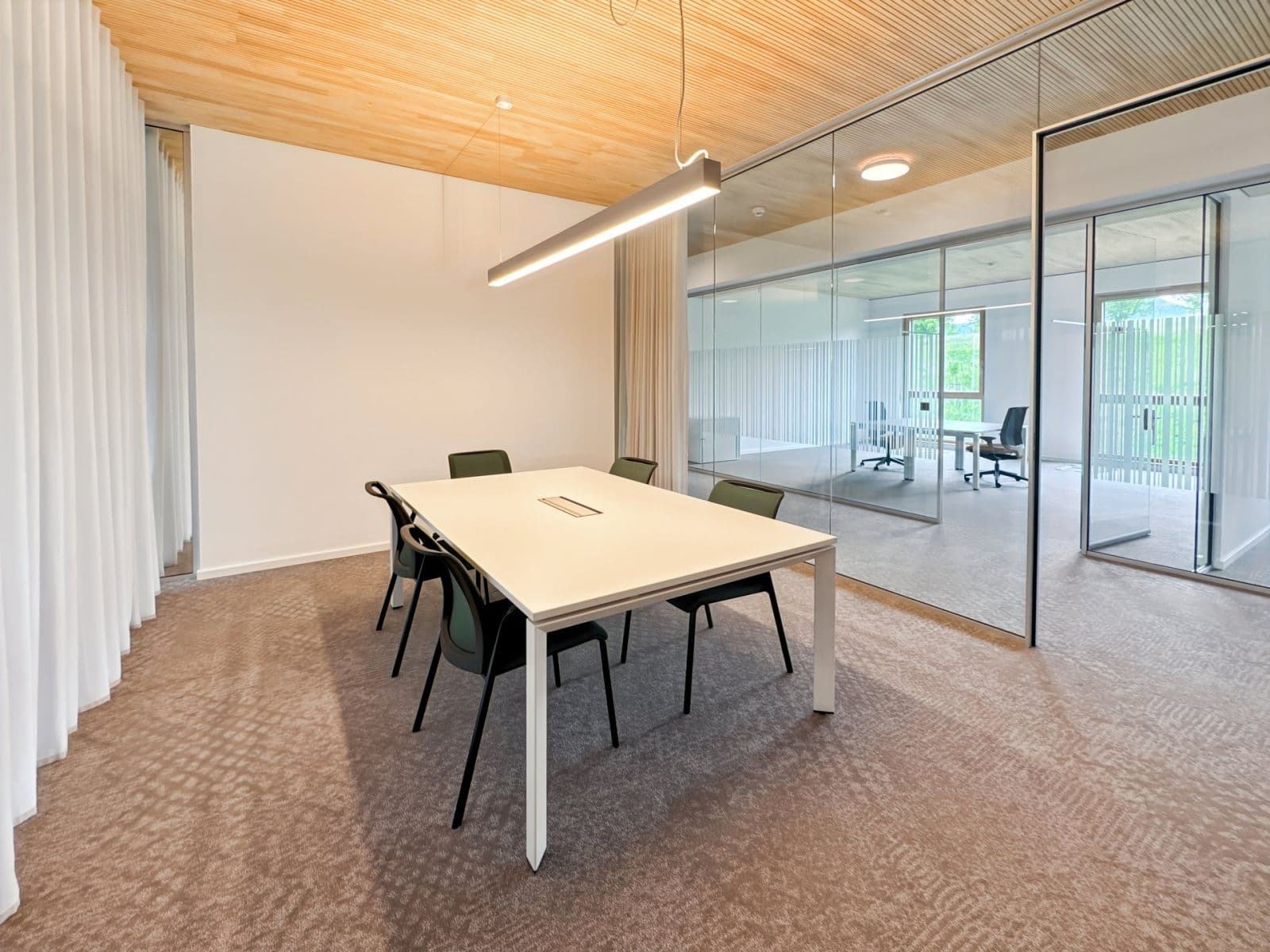 Pronájem kanceláře 600 m², Friedrich-Henning-Straße 17, Metzingen, Bádensko-Württembersko Pronájem kanceláře 600 m², Friedrich-Henning-Straße 17, Metzingen, Bádensko-Württembersko