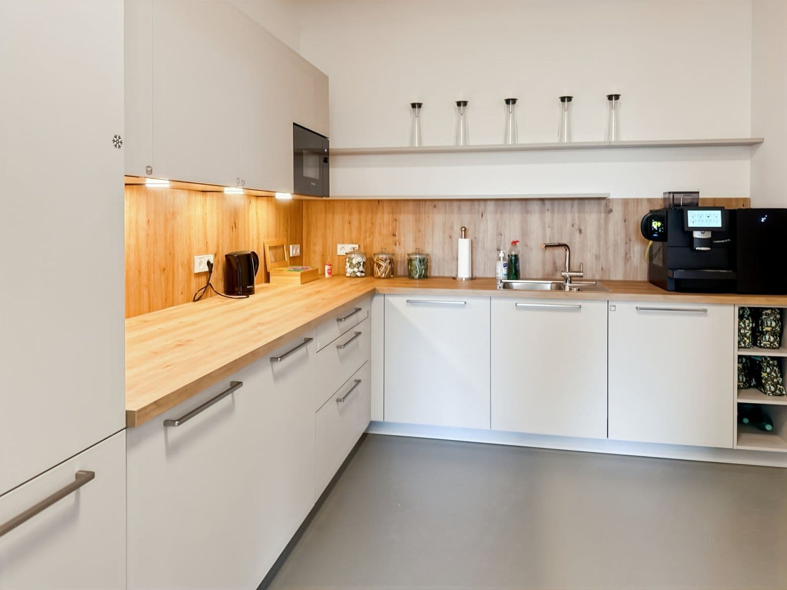 Pronájem kanceláře 600 m², Friedrich-Henning-Straße 17, Metzingen, Bádensko-Württembersko Pronájem kanceláře 600 m², Friedrich-Henning-Straße 17, Metzingen, Bádensko-Württembersko