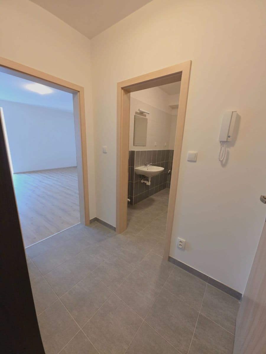 Pronájem bytu 1+kk 33 m², Jaroslava Holečka, Kladno, Středočeský kraj Pronájem bytu 1+kk 33 m², Jaroslava Holečka, Kladno, Středočeský kraj