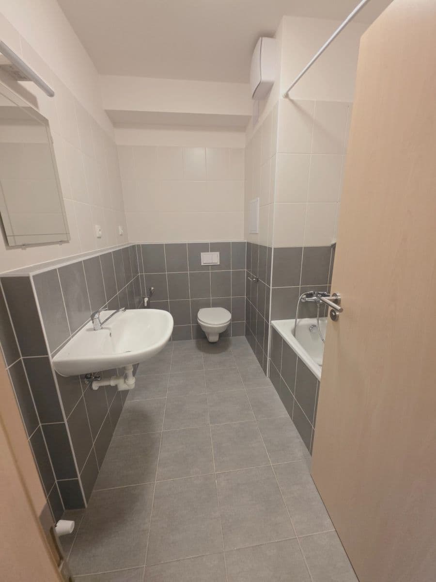 Pronájem bytu 1+kk 33 m², Jaroslava Holečka, Kladno, Středočeský kraj Pronájem bytu 1+kk 33 m², Jaroslava Holečka, Kladno, Středočeský kraj