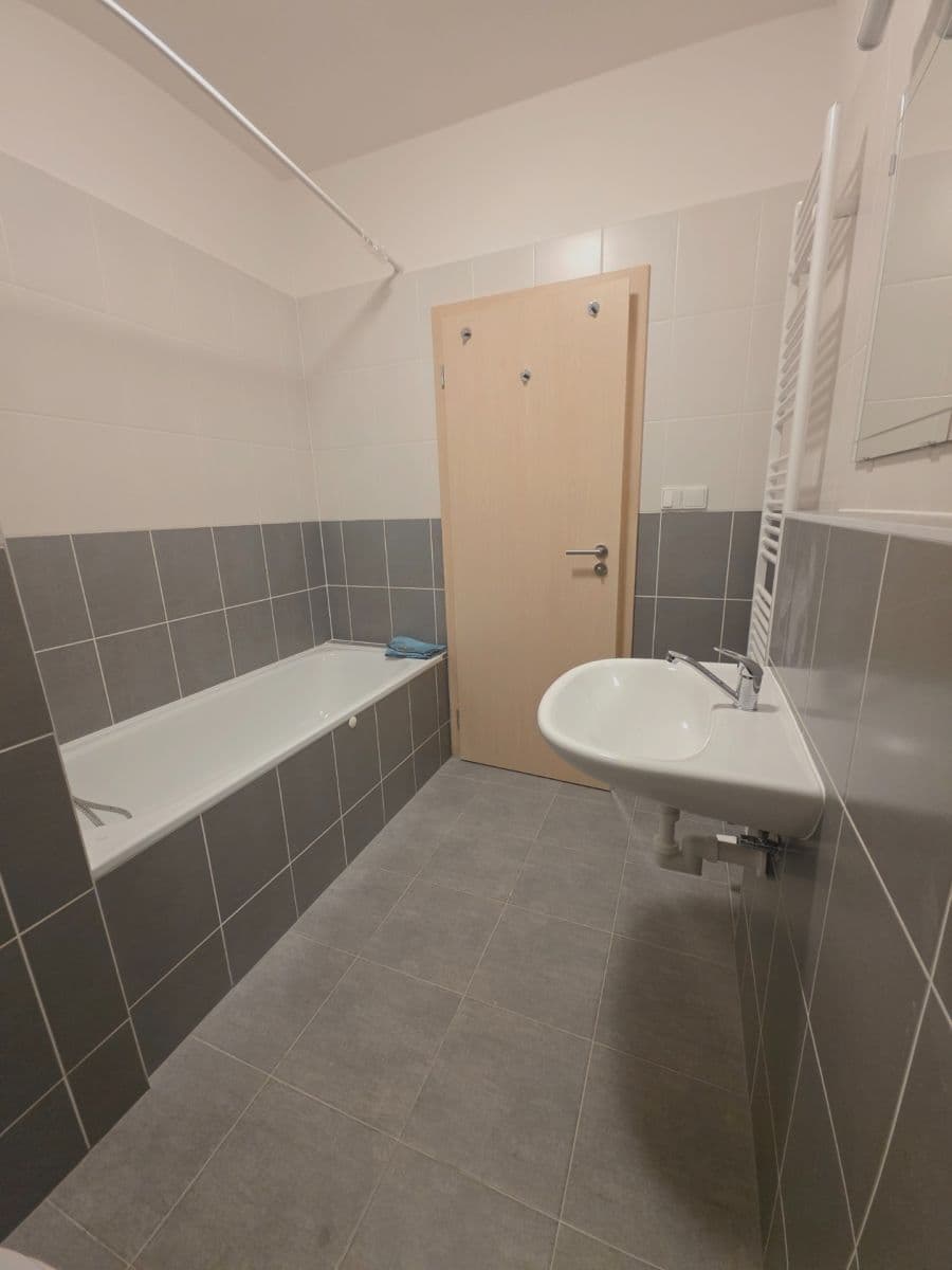 Pronájem bytu 1+kk 33 m², Jaroslava Holečka, Kladno, Středočeský kraj Pronájem bytu 1+kk 33 m², Jaroslava Holečka, Kladno, Středočeský kraj