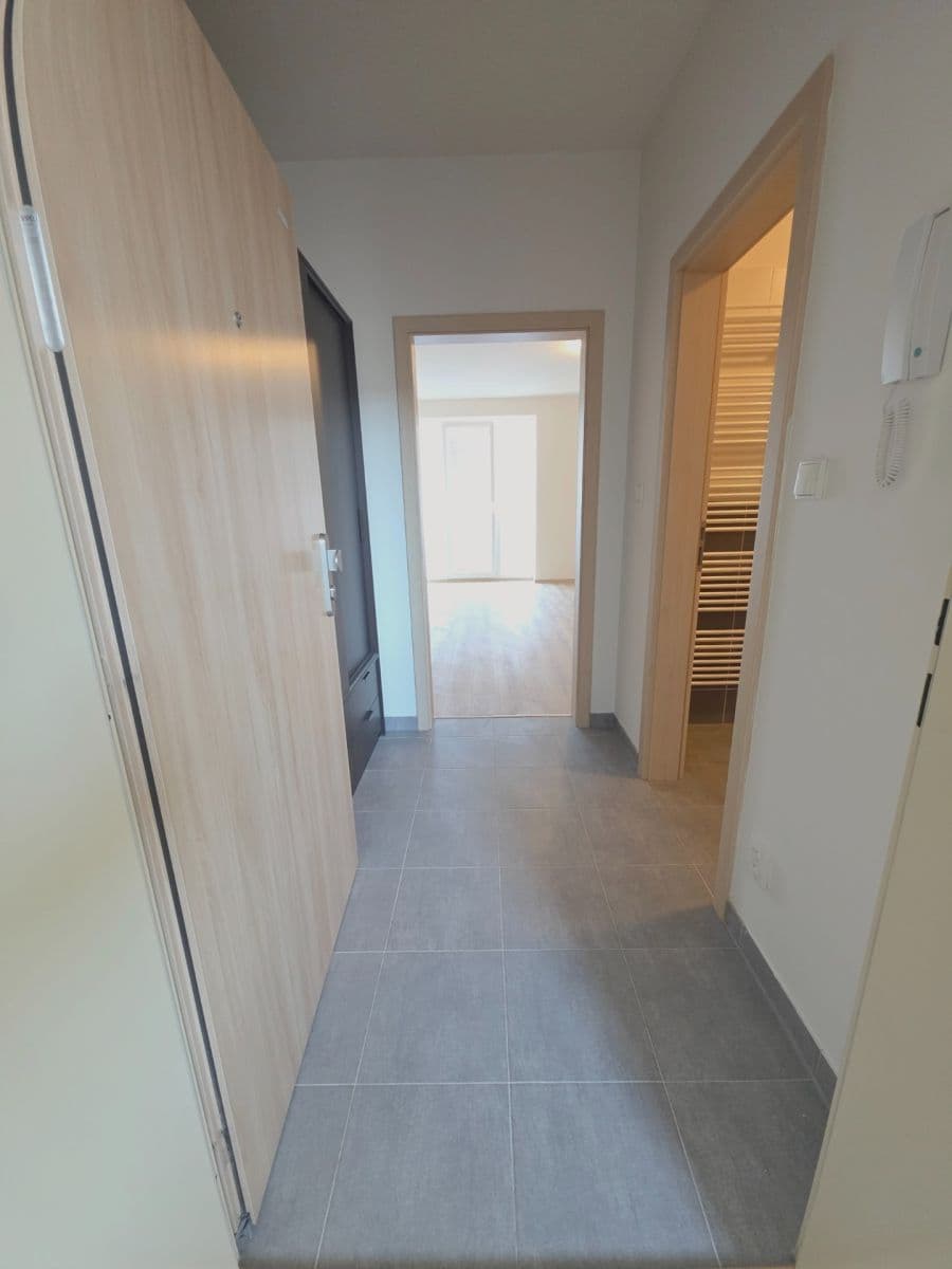 Pronájem bytu 1+kk 33 m², Jaroslava Holečka, Kladno, Středočeský kraj Pronájem bytu 1+kk 33 m², Jaroslava Holečka, Kladno, Středočeský kraj