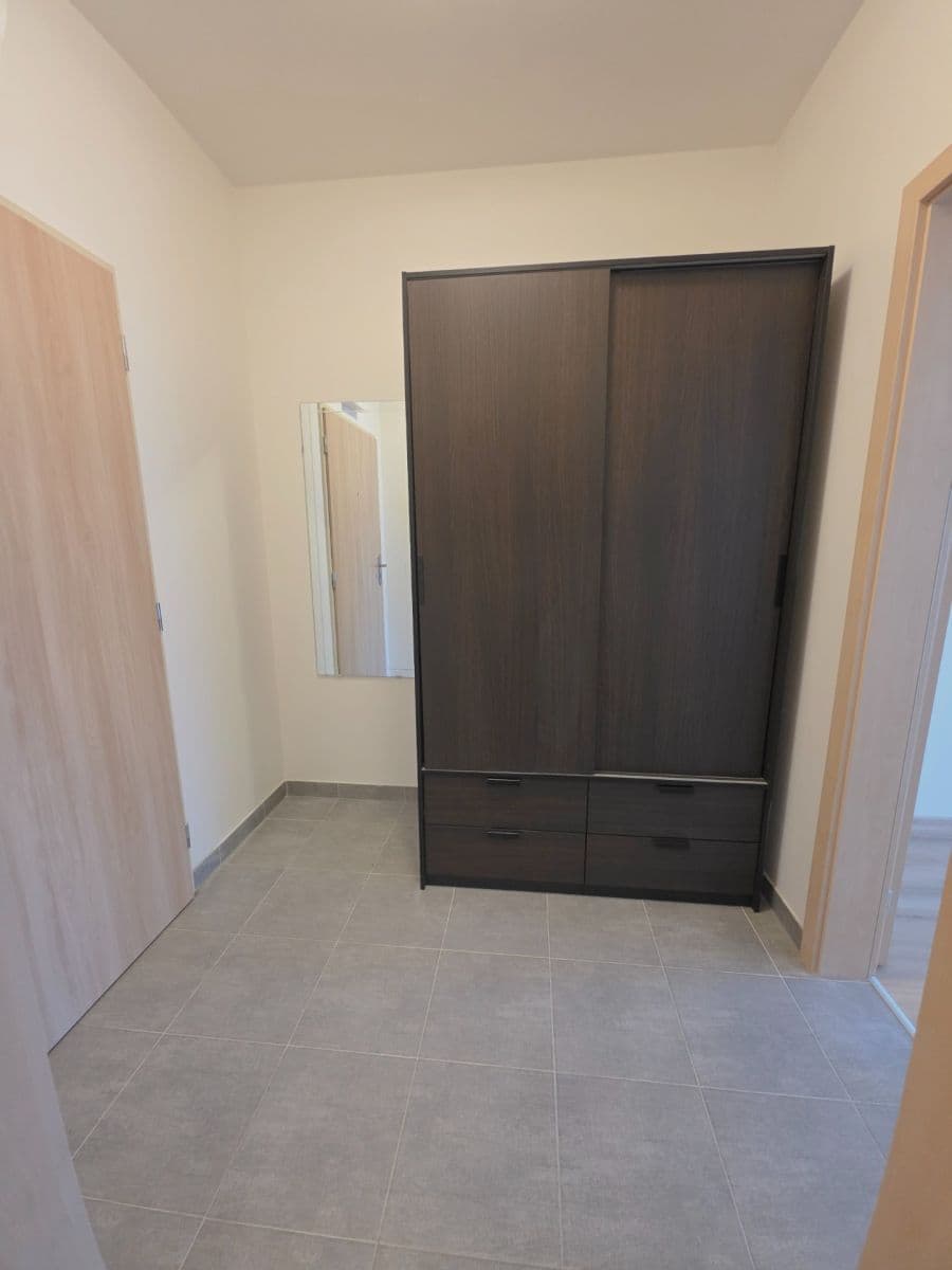 Pronájem bytu 1+kk 33 m², Jaroslava Holečka, Kladno, Středočeský kraj Pronájem bytu 1+kk 33 m², Jaroslava Holečka, Kladno, Středočeský kraj
