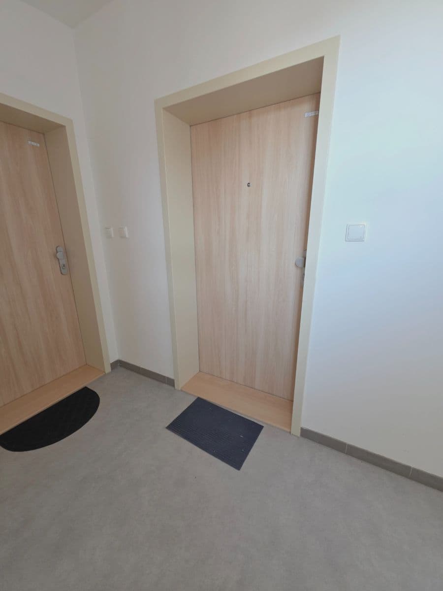 Pronájem bytu 1+kk 33 m², Jaroslava Holečka, Kladno, Středočeský kraj Pronájem bytu 1+kk 33 m², Jaroslava Holečka, Kladno, Středočeský kraj
