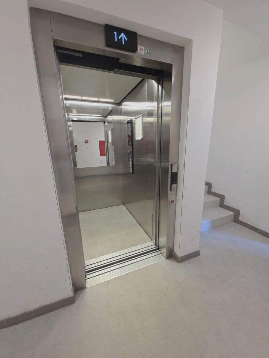 Pronájem bytu 1+kk 33 m², Jaroslava Holečka, Kladno, Středočeský kraj Pronájem bytu 1+kk 33 m², Jaroslava Holečka, Kladno, Středočeský kraj