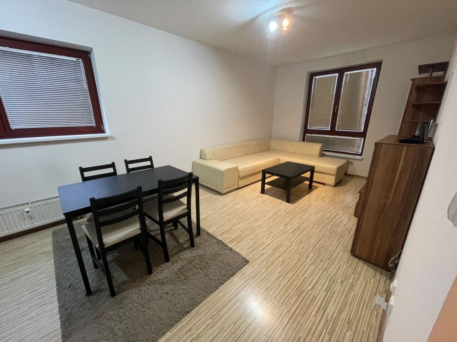 Prodej bytu 2+kk 42 m², Jarní, Hostivice, Středočeský kraj Prodej bytu 2+kk 42 m², Jarní, Hostivice, Středočeský kraj
