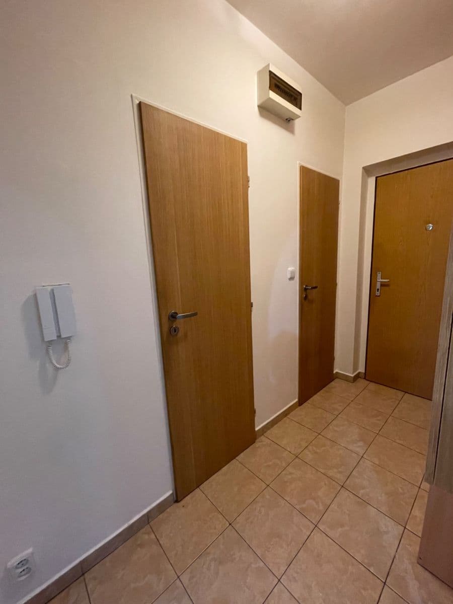Prodej bytu 2+kk 42 m², Jarní, Hostivice, Středočeský kraj Prodej bytu 2+kk 42 m², Jarní, Hostivice, Středočeský kraj