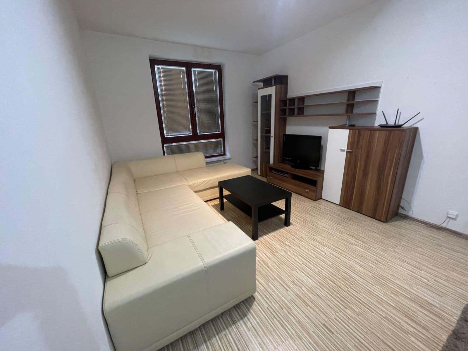 Prodej bytu 2+kk 42 m², Jarní, Hostivice, Středočeský kraj Prodej bytu 2+kk 42 m², Jarní, Hostivice, Středočeský kraj
