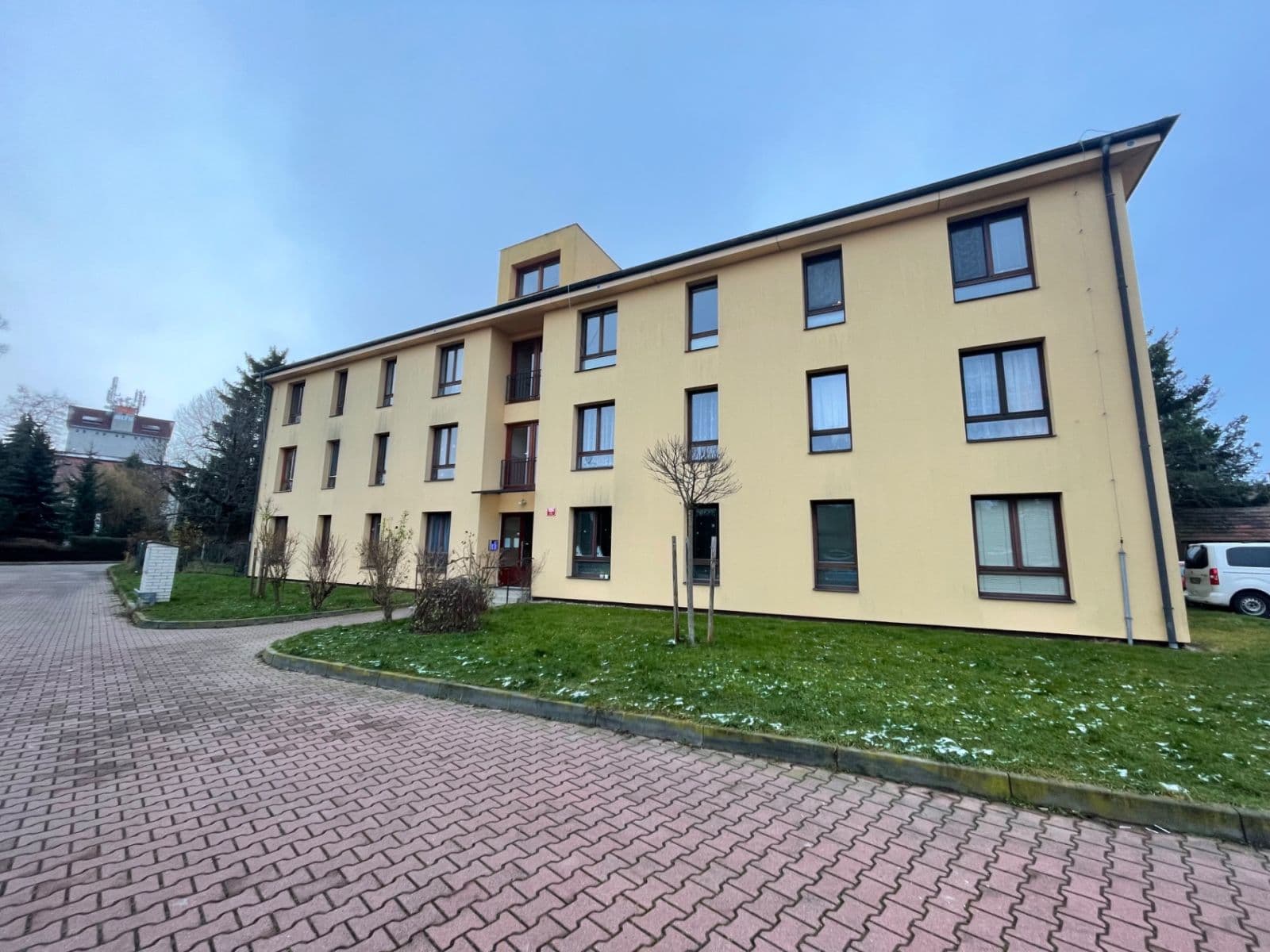 Prodej bytu 2+kk 42 m², Jarní, Hostivice, Středočeský kraj Prodej bytu 2+kk 42 m², Jarní, Hostivice, Středočeský kraj