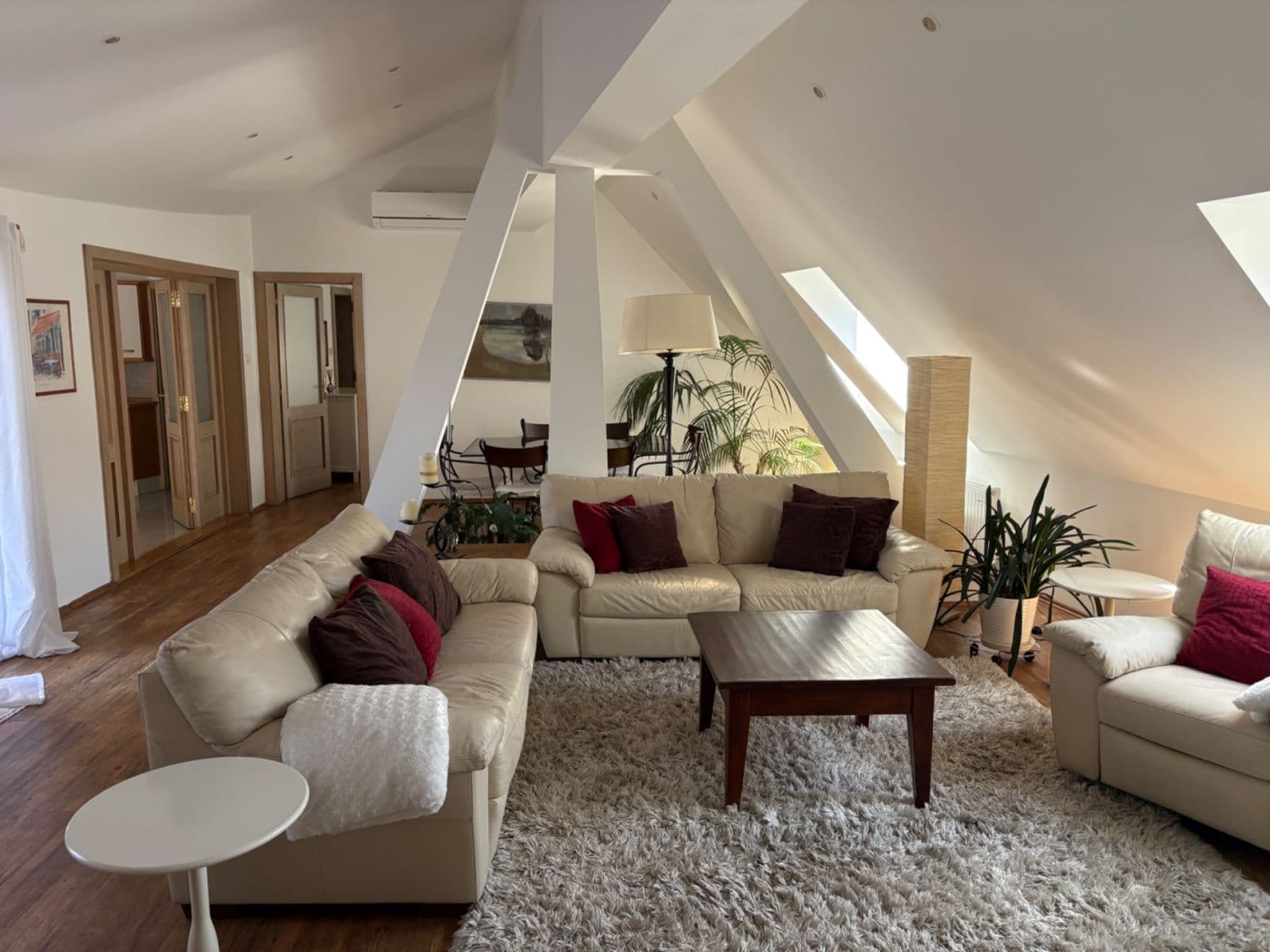 Pronájem bytu 4+1 184 m², Konviktská, Praha, Praha Pronájem bytu 4+1 184 m², Konviktská, Praha, Praha