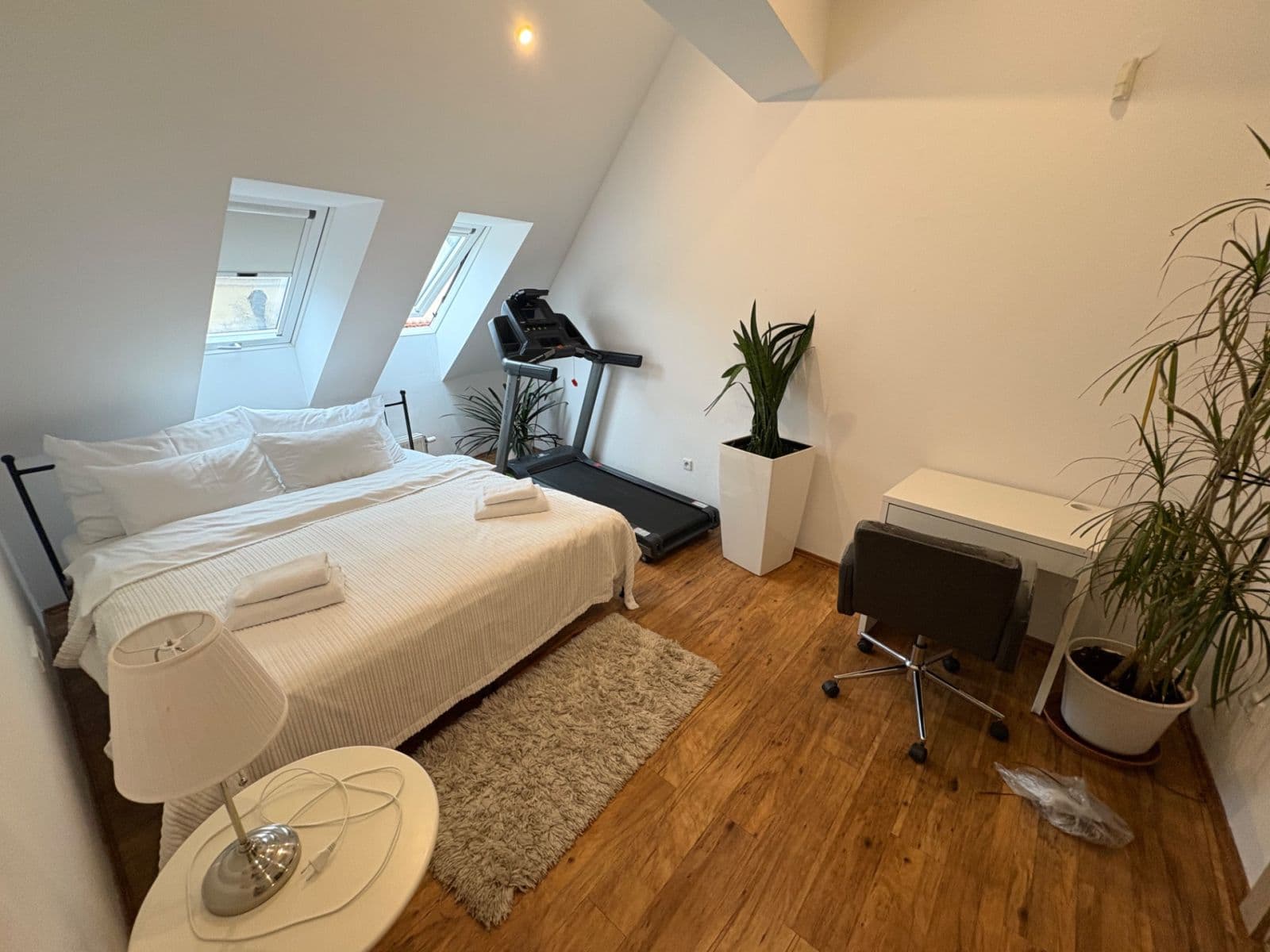 Pronájem bytu 4+1 184 m², Konviktská, Praha, Praha Pronájem bytu 4+1 184 m², Konviktská, Praha, Praha